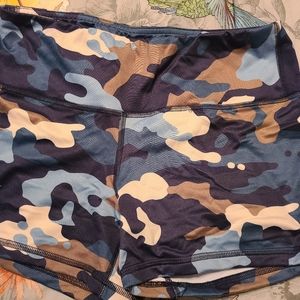 Fleo size large high rise shorts